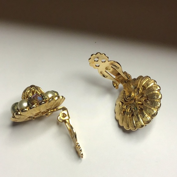 CLIP ON, VINTAGE, earrings round button earrings - Picture 4 of 5